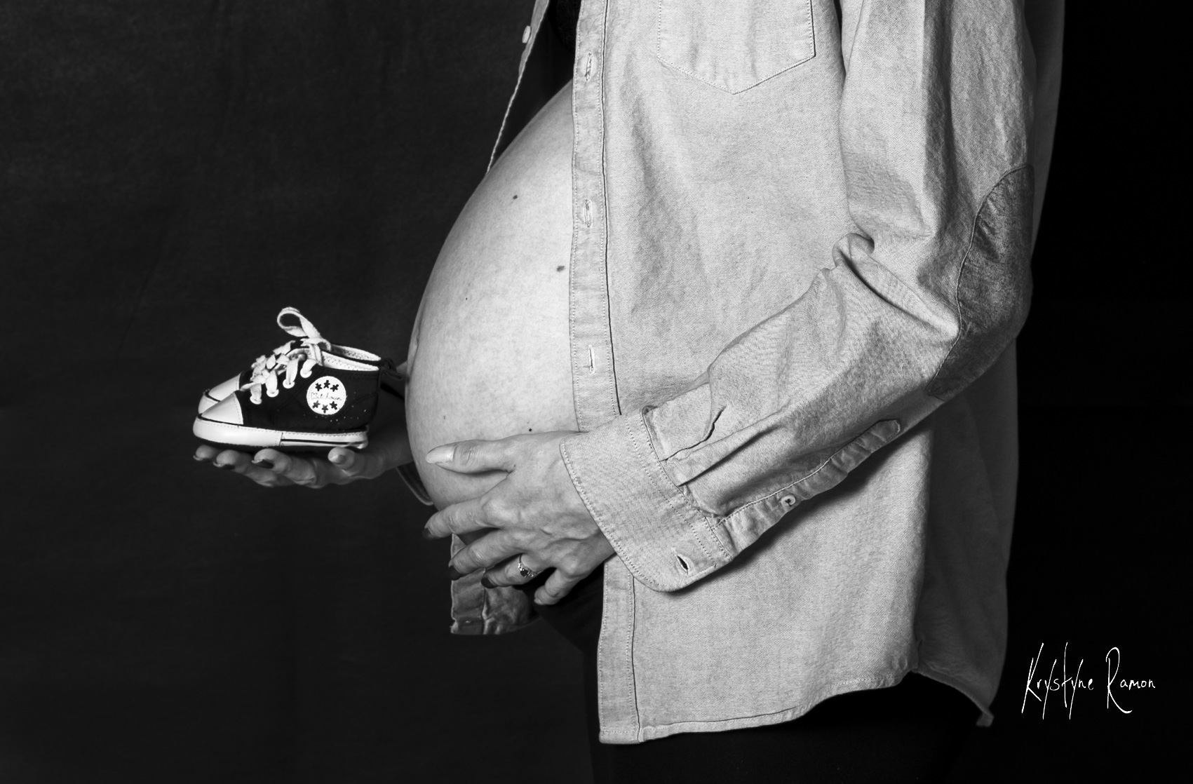 home-studio-photos- femmen enceinte noir et blanc