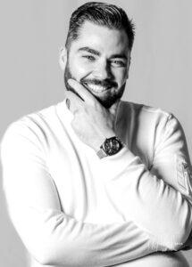 Séance photo portrait homme d'affaire dynamique photographe de portrait- krystyne ramon - home studio photos