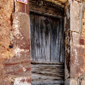 VIELLE PORTE EN BOIS EN AVEYRON