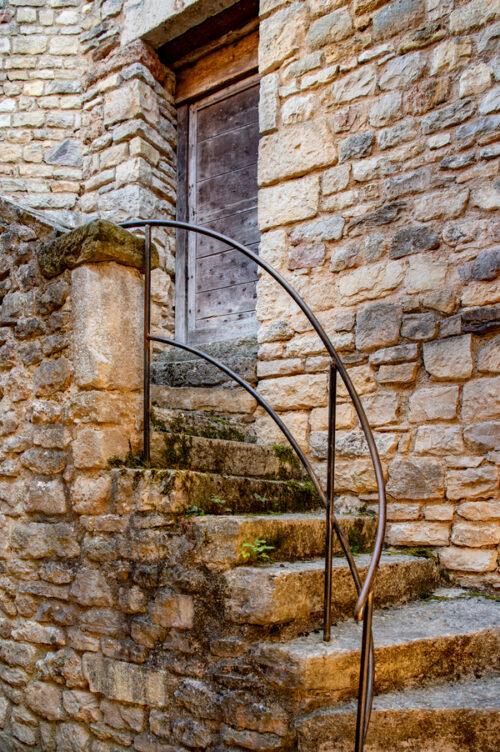 Vieilles marches en pierre d'une maison de village classé krystyne ramon - home studio photos